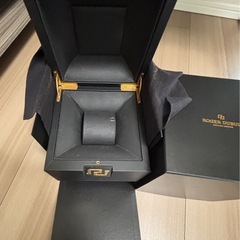 ロジェデブイ時計空箱ROGER DUBUIの画像