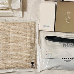 有名ホテルアメニティ　19点　ブラシ　ボディタオル　シャワーキャップ　カミソリの画像