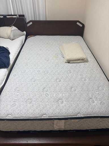 セミダブルベッド　マットレス　敷きパッド付き