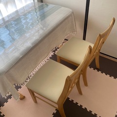 ダイニングテーブル（天然木）の画像