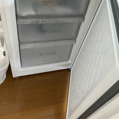 TCL冷蔵庫の画像