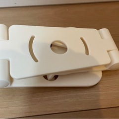 ダイソー　折りたたみスマホスタンド2個の画像