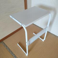 IKEA　サイドテーブル　ブルクスヴァーラ　ホワイトの画像