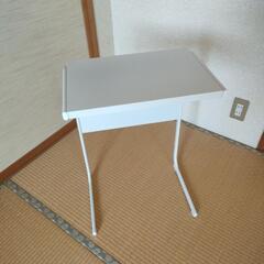 IKEA　サイドテーブル　ブルクスヴァーラ　ホワイトの画像