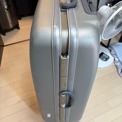 スーツケース　キャリーケース　シルバー色　サイズＬの画像
