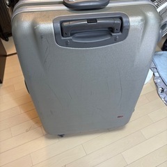 スーツケース　キャリーケース　シルバー色　サイズＬの画像