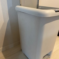 【ニトリ】ゴミ箱の画像