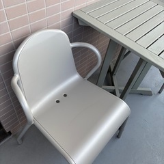 IKEA　ガーデンテーブル＆チェア２脚セットの画像
