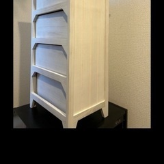 オシャレな白い棚の画像