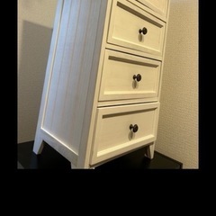 オシャレな白い棚の画像