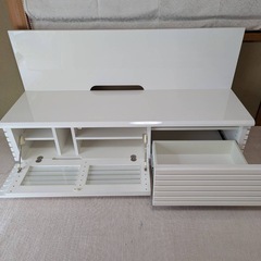 白いテレビ台の画像