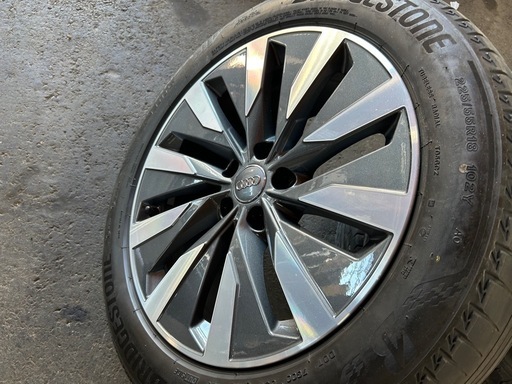 Audi純正ホイール、夏タイヤ付き！18インチ