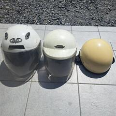 ヘルメット3個の画像