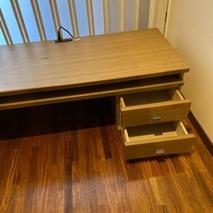 パソコンデスクの画像