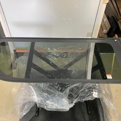 トヨタ　ハイエース　小窓無　右側スライドガラス　サイドガラス(クォーターガラス)の画像
