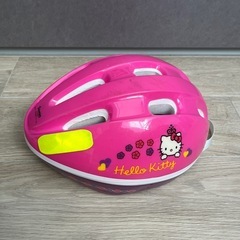 ヘルメットとサポーターの画像
