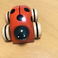 オルゴールカー　てんとう虫　木のおもちゃの画像