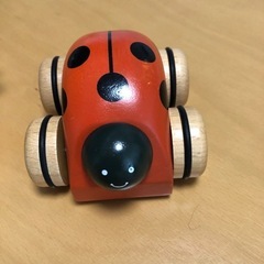 オルゴールカー　てんとう虫　木のおもちゃの画像