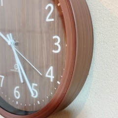 電波掛け時計　中古美品の画像