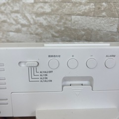 Formia電波 目覚まし時計 温度計 湿度計 温湿度計 日付 曜日 デジタルホワイト の画像