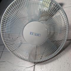 壁かけ扇風機の画像