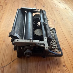 【アンティーク】Underwood タイプライター（動作可・インテリアにも最適）の画像