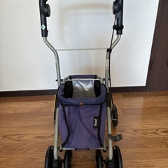 シニア用歩行器の画像