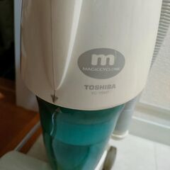 ハンドルが折り畳める　東芝掃除機　(ゴミパック不要)の画像