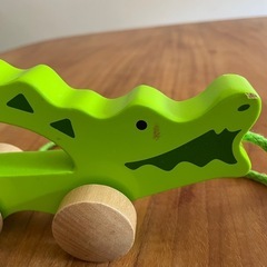 Hape木のおもちゃ　木製アリゲーター　わにの画像