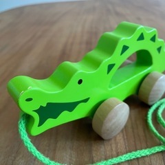 Hape木のおもちゃ　木製アリゲーター　わにの画像