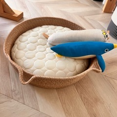 【美品】猫耳が可愛い猫ベッドと蹴りぐるみのセットの画像