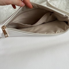 白いショルダーバック(中古品)いりませんか？の画像