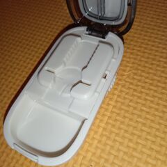 ピルスプリッター　錠剤カッター　分割器　４分割と２分割可能（２分割は複数同時分割可能）　の画像