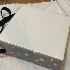 ほぼ新品　西松屋　高さ調整クッション（ライトグレースター）の画像