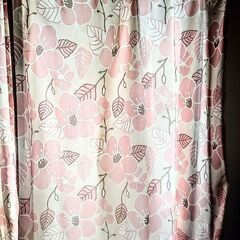 ピンク系　花柄カーテン　丈200cmの画像