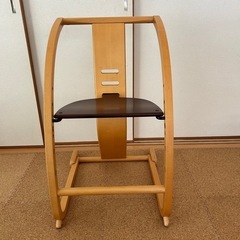 木製キッズチェアの画像