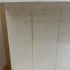 シャビーな飾り棚の画像