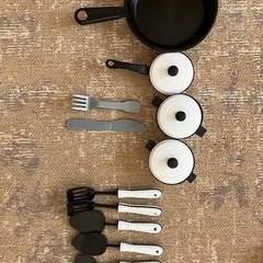 トイザラス　Janod木製ビストロキッチン（おままごとパーツ付）の画像