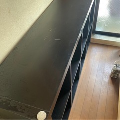黒いカラーボックスの画像