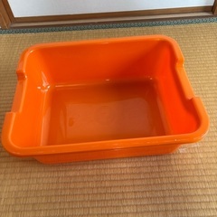 オレンジ色 プラスチック 食品保存容器の画像