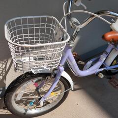 16インチ子供用自転車パープル&ホワイトの画像