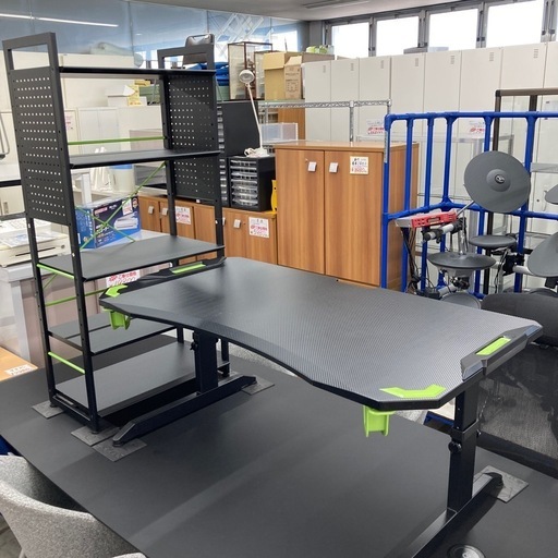 ニトリ　ゲーミングローデスク&シェルフラック2点セット