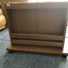 無料！美品！リメイク用にベンチダイニングセットのテーブルの天板を外した後の物入(キャビネット)のみ(キャスター付)の画像