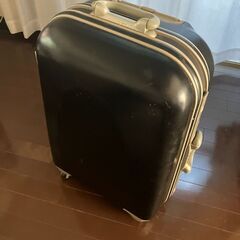 キャリーケース　スーツケース　旅行バッグの画像