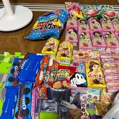 大量お菓子などの画像