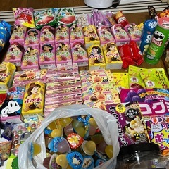 大量お菓子などの画像