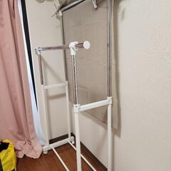 高さ・幅が調節できるハンガーラックの画像