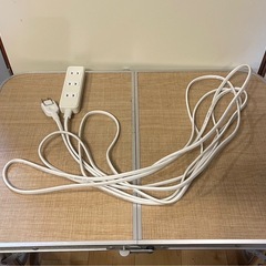 延長コード　電源タップ　タコ足配線　コンセントの画像