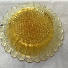 ひまわりデザインの大皿の画像