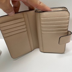 FURLA ベージュ 二つ折り財布の画像